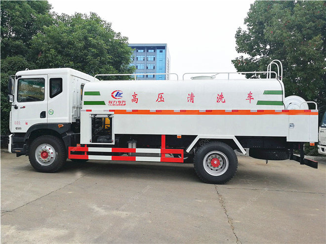 東風(fēng)多利卡D9高壓清洗車