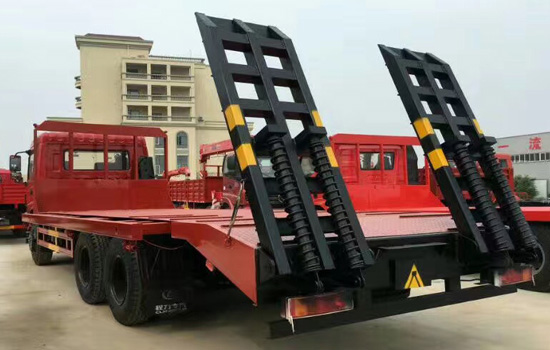 【國(guó)五】東風(fēng)后八輪挖機(jī)平板車