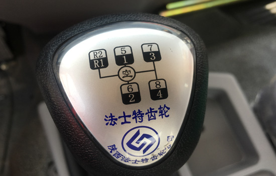 【國(guó)五】東風(fēng)后八輪挖機(jī)平板車