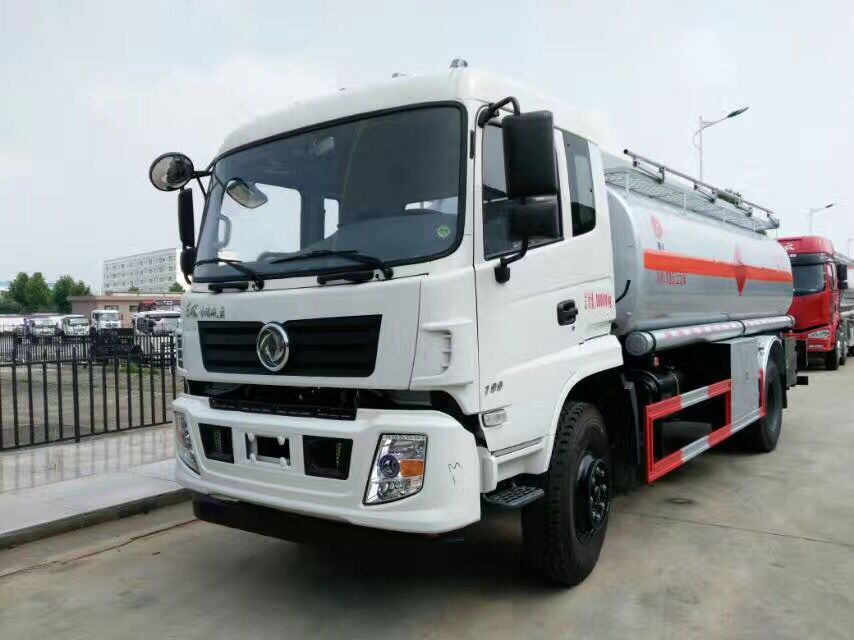 國(guó)五東風(fēng)新款后八輪運(yùn)油車(chē)
