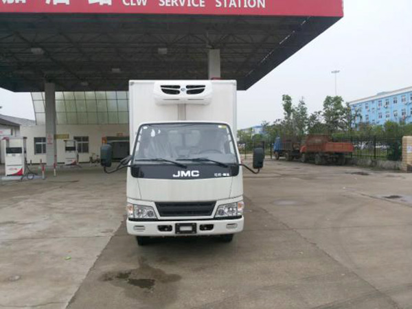 江鈴4.15米貨廂單排冷藏車(chē)