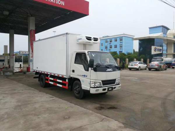 江鈴4.15米貨廂單排冷藏車(chē)
