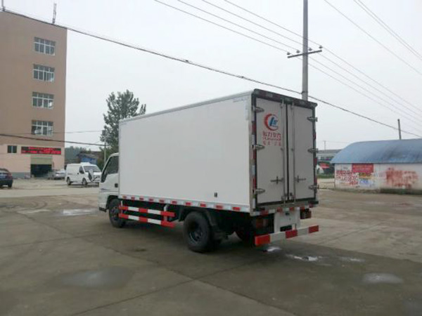 江鈴4.15米貨廂單排冷藏車(chē)
