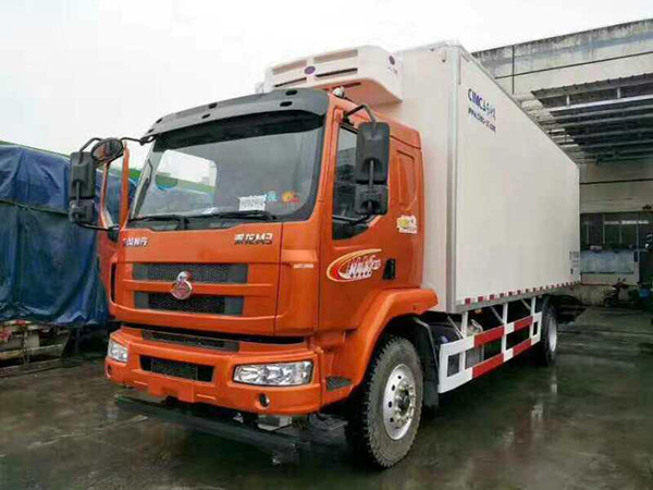 柳汽乘龍7.5米貨廂冷藏車