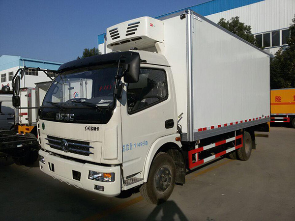 東風(fēng)多利卡5米貨廂冷藏車