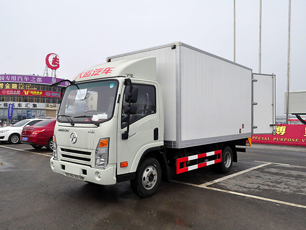 大運(yùn)4.05米貨廂冷藏車(chē)