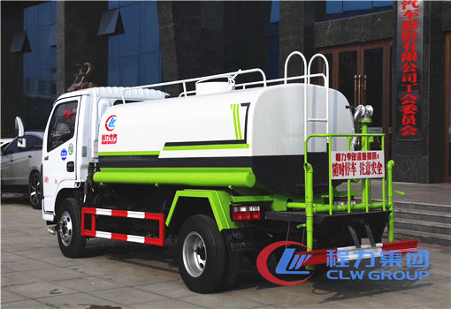 東風(fēng)多利卡國(guó)六5噸灑水車