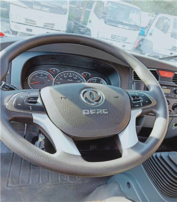 國(guó)六5噸灑水車方向盤