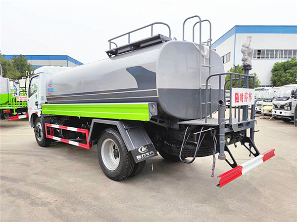 新款東風(fēng)8.5噸灑水車