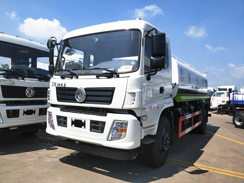 東風(fēng)專底仿天錦灑水車