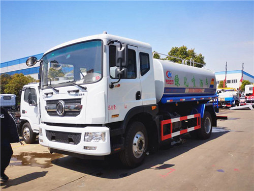 東風(fēng)多利卡D9灑水車
