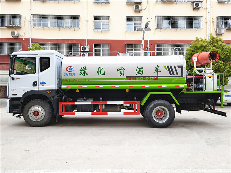 東風(fēng)多利卡D9霧炮車