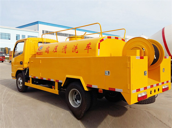 東風(fēng)多利卡8噸高壓清洗車(chē)