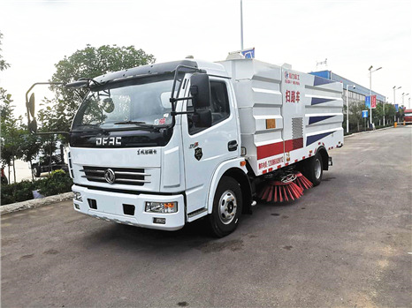 東風(fēng)多利卡D7掃路車(chē)