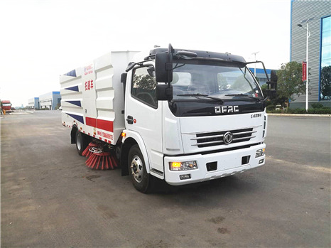 東風(fēng)多利卡D7掃路車(chē)