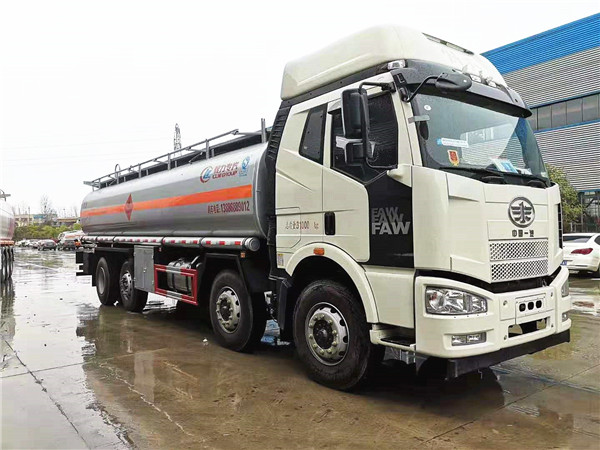 解放前四后六運(yùn)油車(chē)