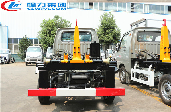 國(guó)五福田馭菱勾臂式垃圾車