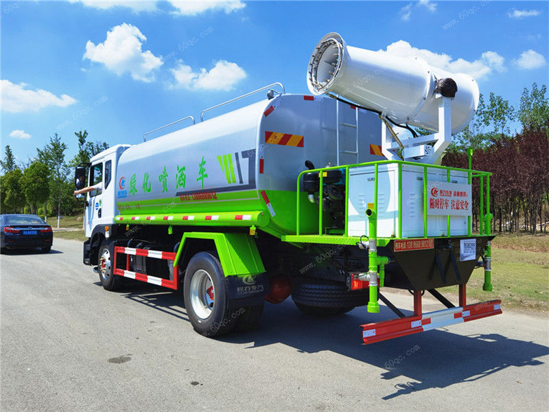 霧炮車廠家助力國家環(huán)保建設，國外局勢任然緊張！