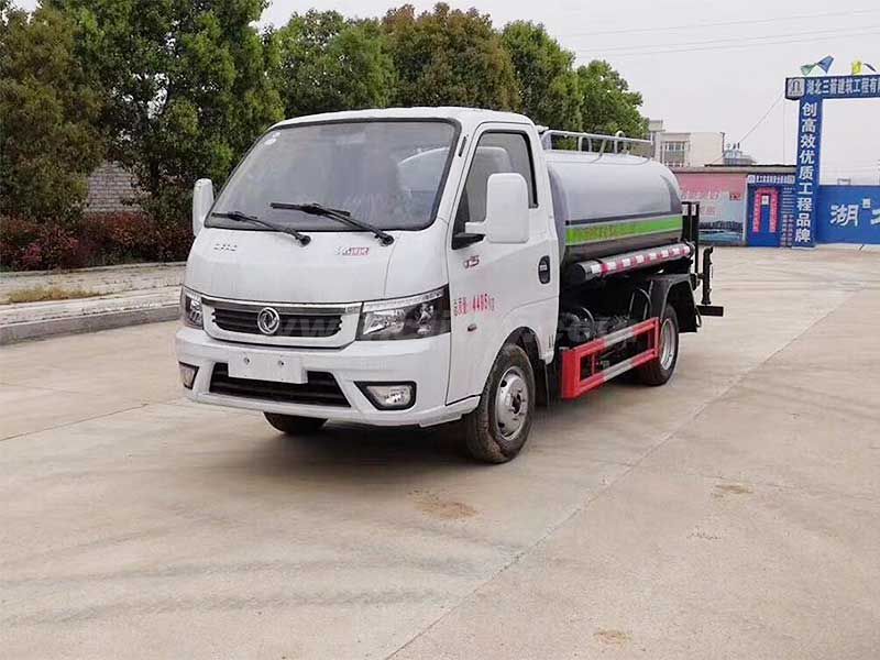 東風(fēng)途逸藍(lán)牌灑水車(chē)