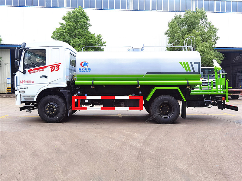 東風(fēng)新款專(zhuān)底D3灑水車(chē)