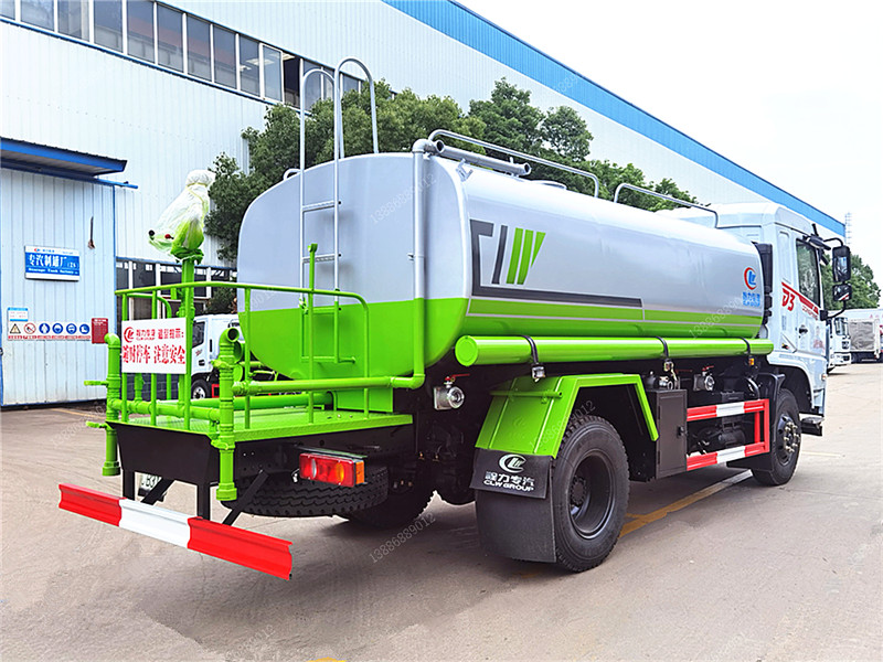 東風(fēng)新款專(zhuān)底D3灑水車(chē)