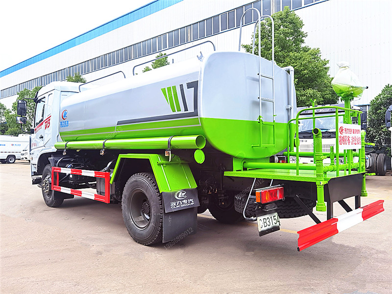 東風(fēng)新款專(zhuān)底D3灑水車(chē)