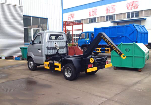 王牌小型3方勾臂式垃圾車(chē)